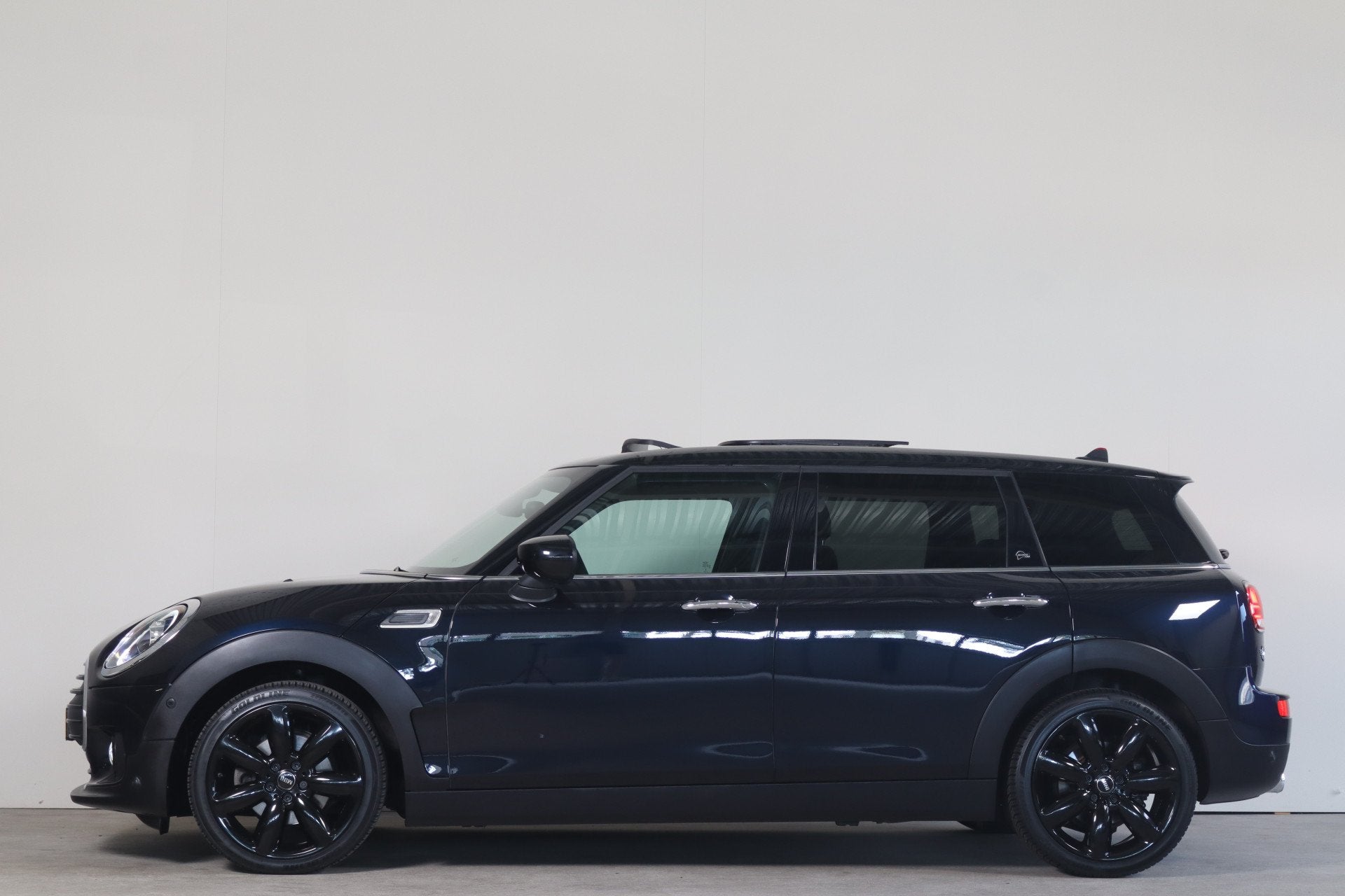 MINI Clubman 1.5 Cooper Richmond Park Edition NL-Auto! Panor, Auto's, Mini, 136 pk, Gebruikt, 715 kg, Blauw