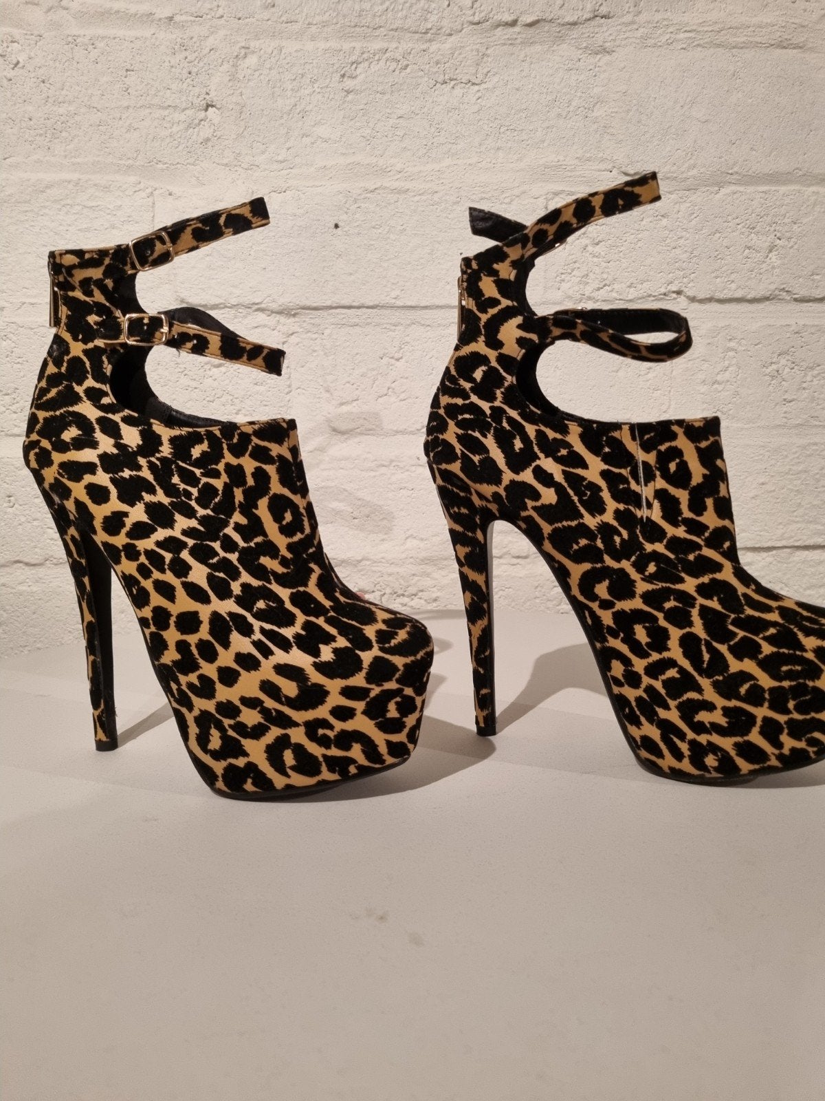 Leopard Print Enkellaarsjes met Hoge Hak Maat 39, Kleding | Dames, Schoenen, Verzenden, Nieuw, Bruin, Schoenen met hoge hakken