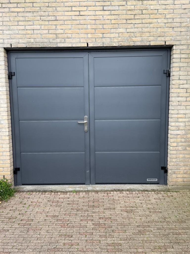 Hormann garagedeur met openslaande deuren, Ophalen, 120 cm of meer, Garagedeur, 215 cm of meer