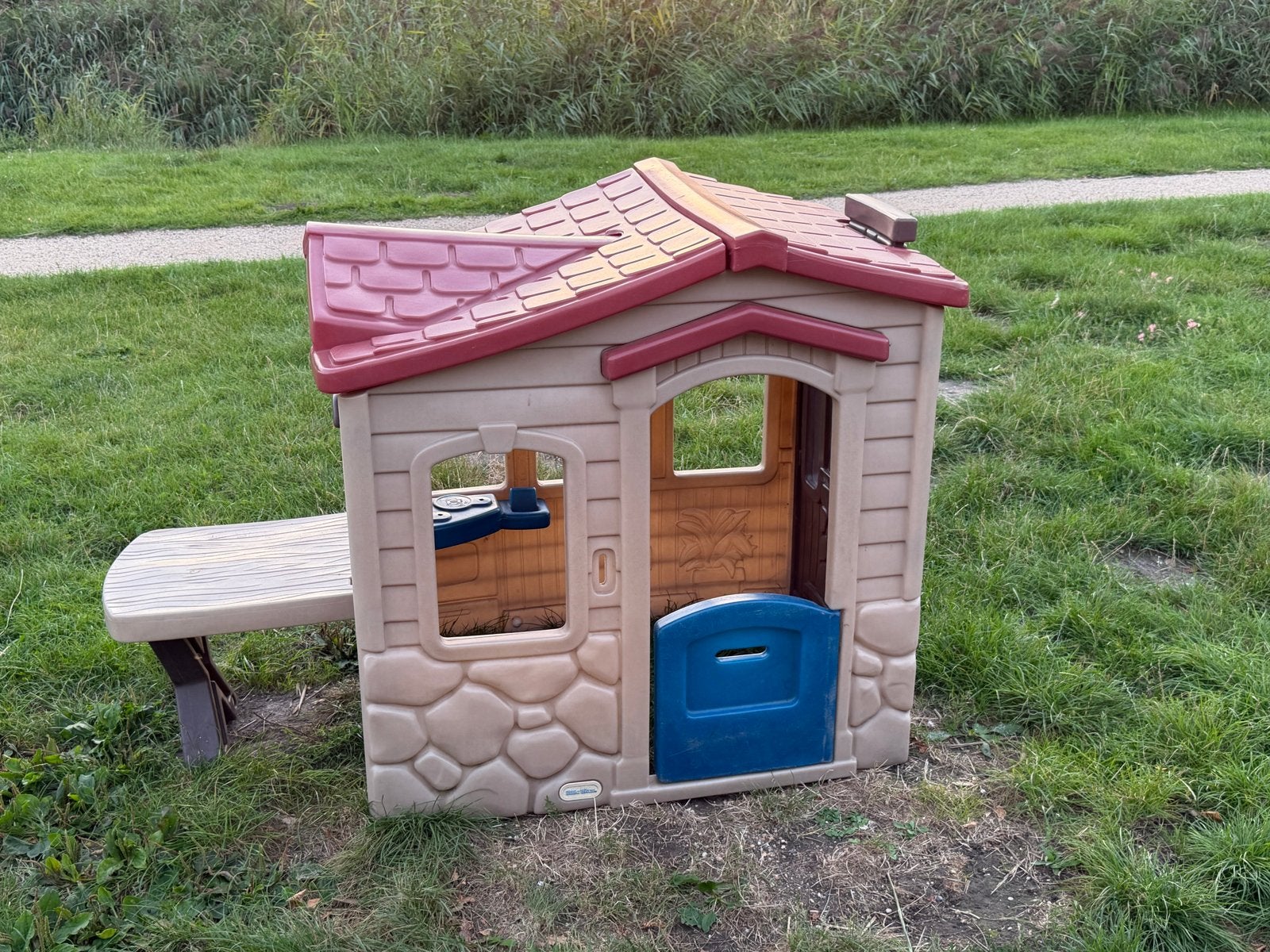 Little Tikes Speelhuisje met picknicktafel, Kinderen en Baby's, Ophalen, Gebruikt, Kunststof