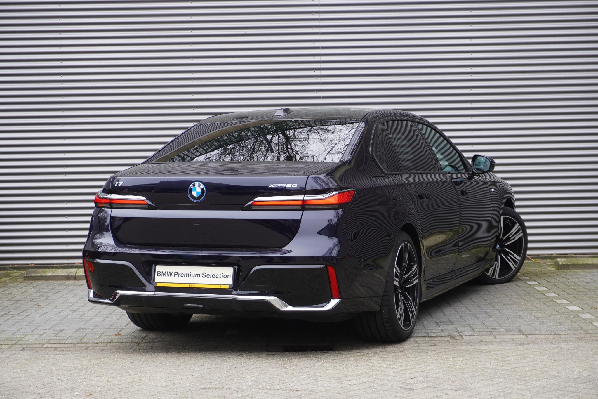 BMW i7 xDrive60 M Sportpakket | Glazen panoramadak Sky Loung, Auto's, Automaat, Stof, Gebruikt, Zwart
