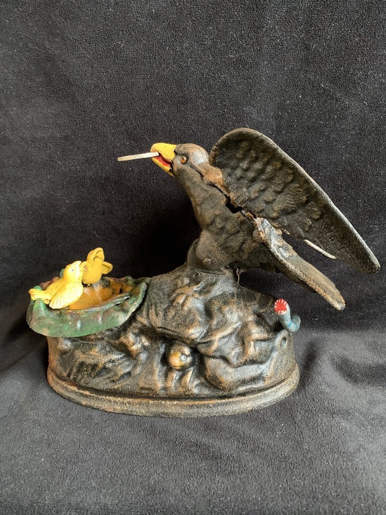 Spaarpot.Vogel /Adelaar met nest. Gietijzer, Ophalen of Verzenden, Zo goed als nieuw, Metaal of Blik, Dier