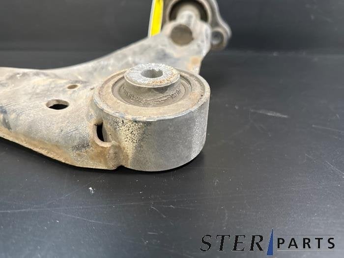 Draagarm links-voor van een Mercedes Vito, Gebruikt, -, Ophalen of Verzenden, -