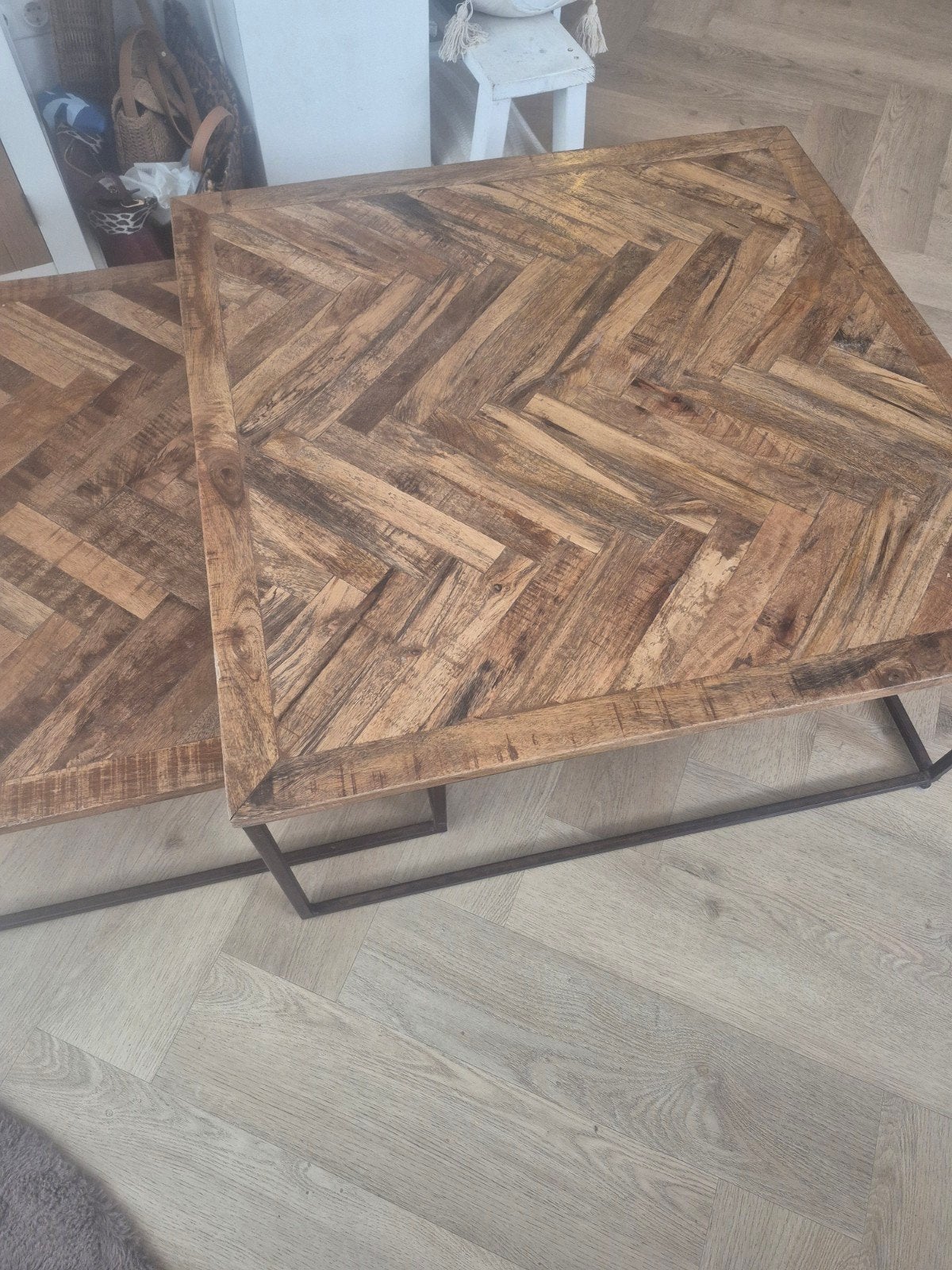 Set van 2 salontafels met visgraatpatroon, Overige houtsoorten, Gebruikt, 50 tot 100 cm, Vierkant
