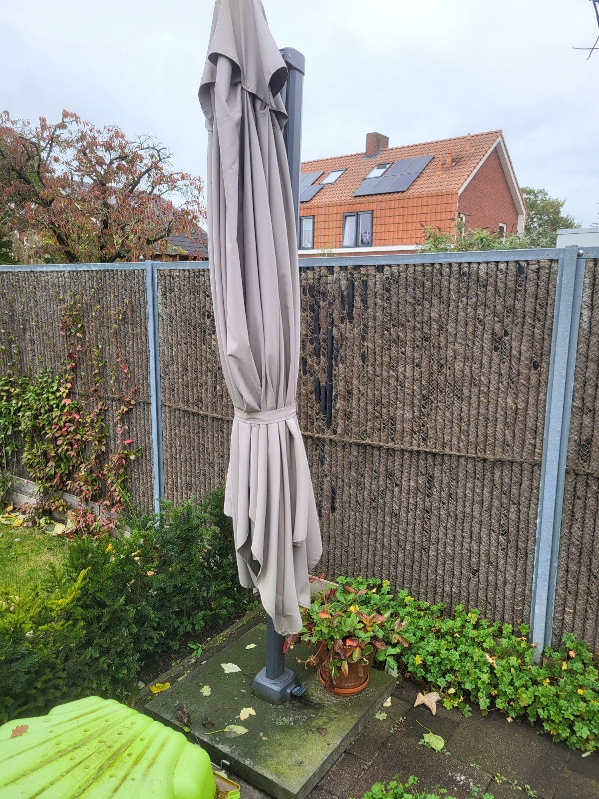 Gratis parasol (Karwei) met stabiele voet, Ophalen