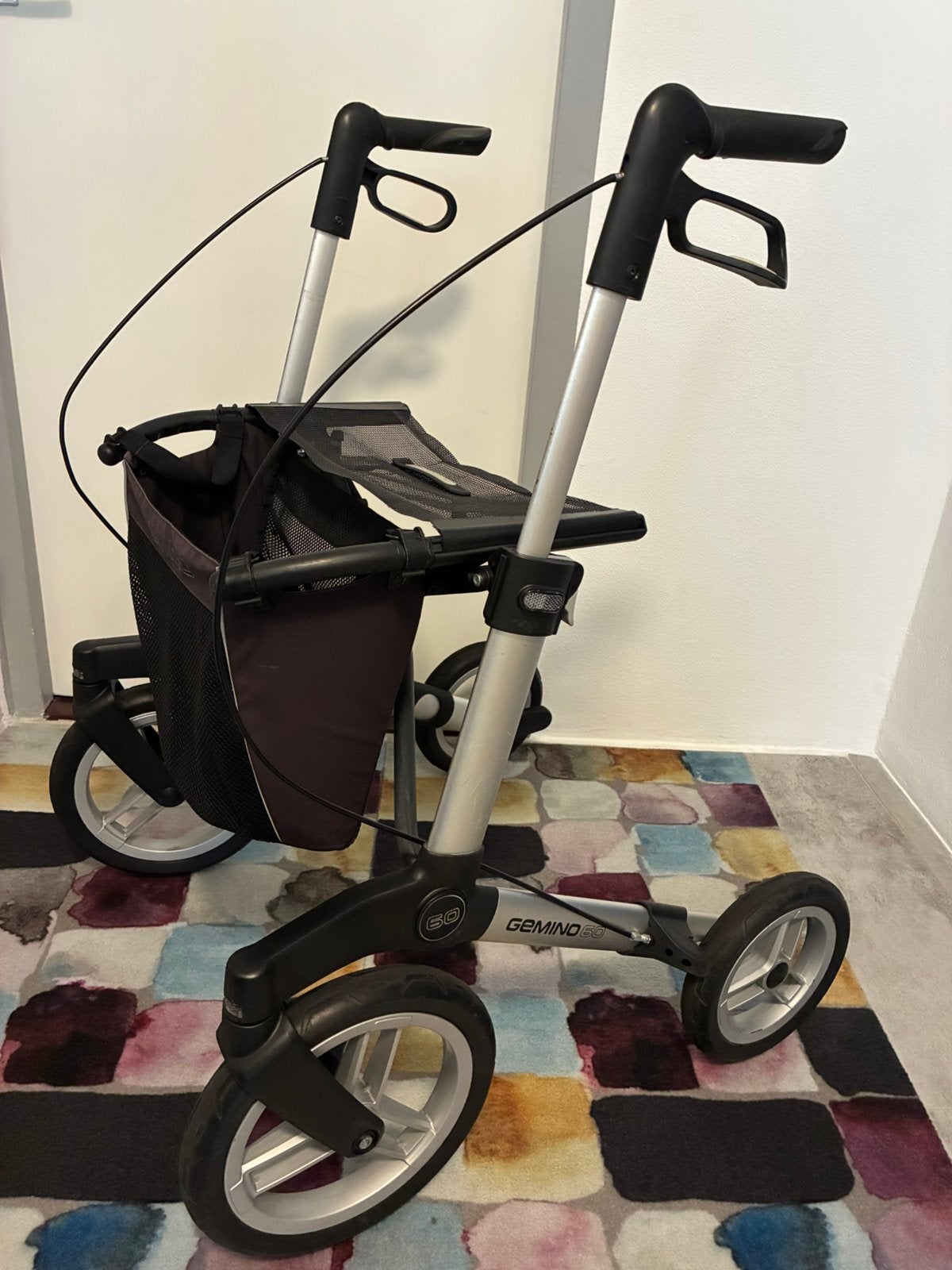 Te koop Rollator Gemino 60 Walker met stokhouder, Ophalen, Lichtgewicht, Zo goed als nieuw