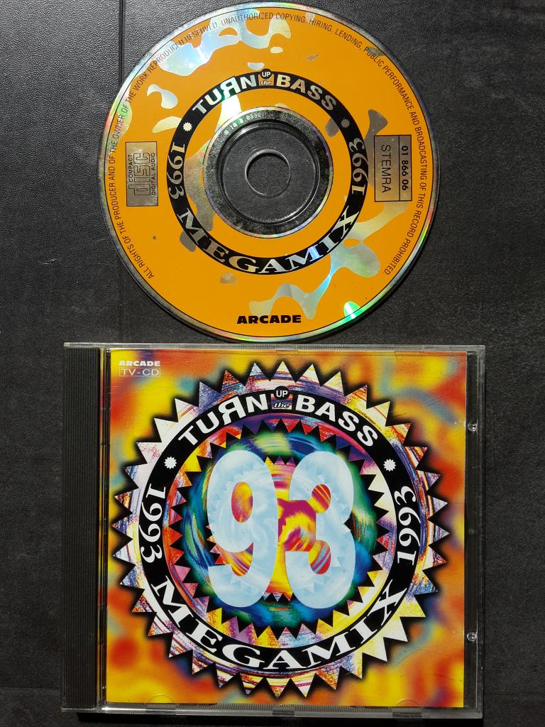 CD - Turn Up The Bass Megamix 1993 - Euro House Dance, Ophalen of Verzenden, Zo goed als nieuw, Dance Populair