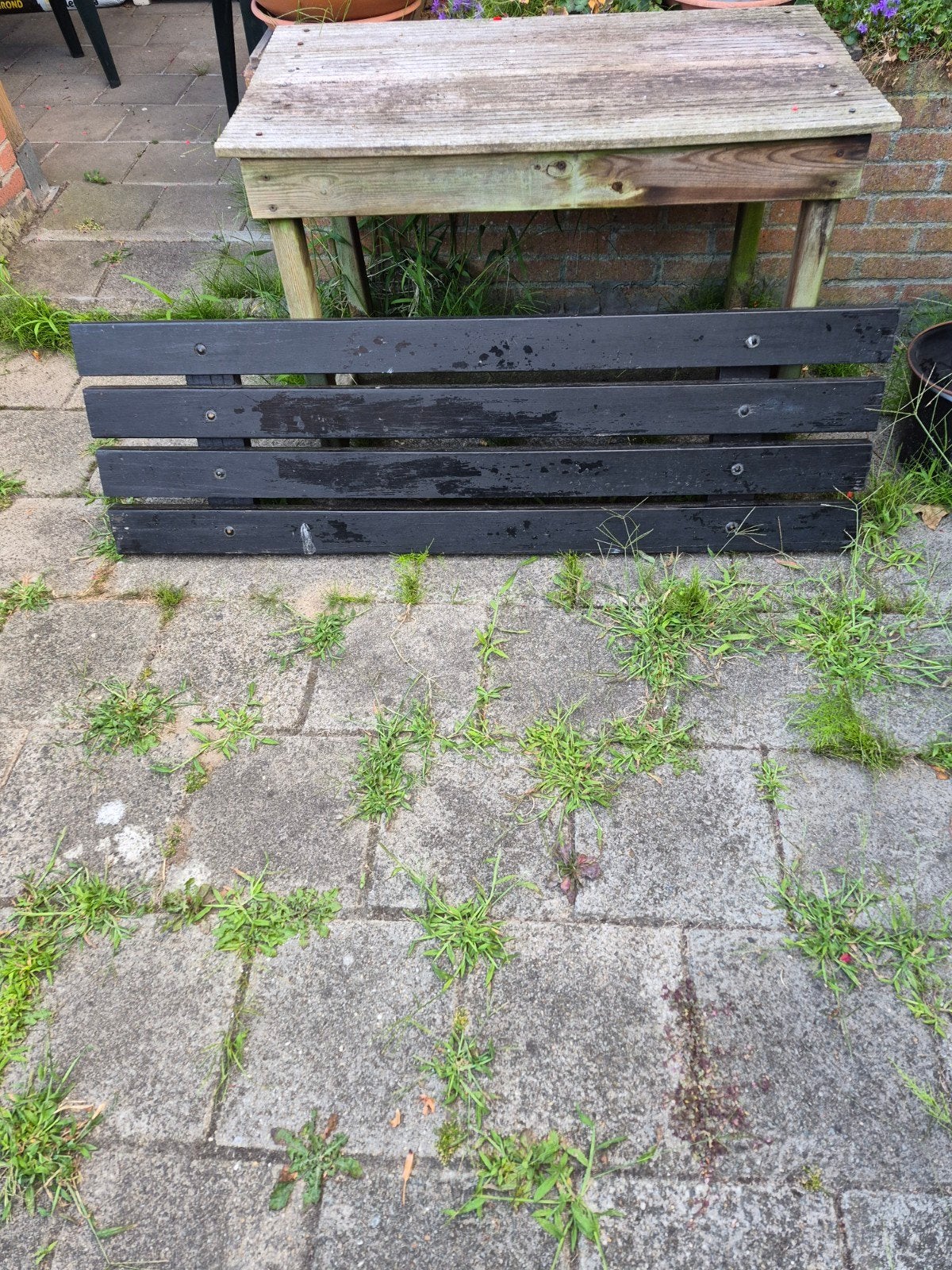 Mooie hoge smalle zwarte buiten-tafel met giet-ijzeren poten, Tuin en Terras, Ophalen, Gebruikt, Rechthoekig, Hout