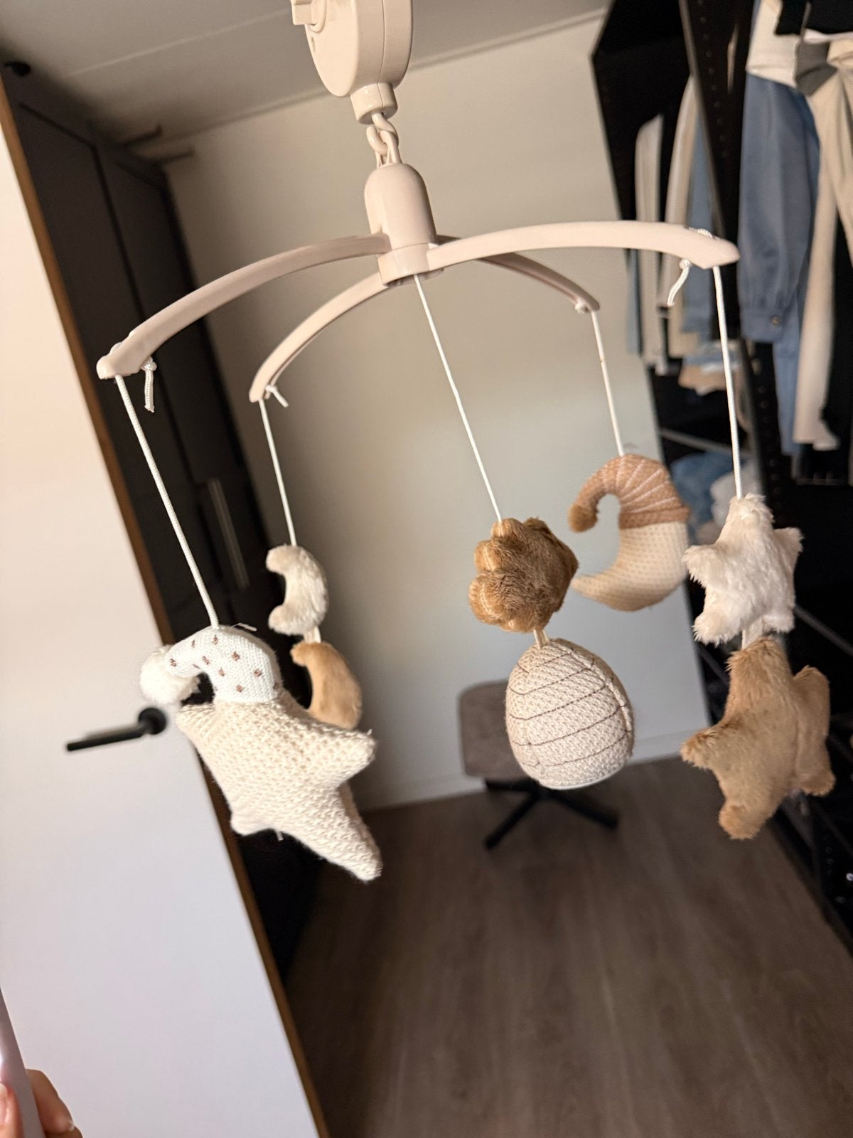 Baby muziekmobiel met witte en beige stokken, Ophalen of Verzenden, Zo goed als nieuw, Mobiel, Met geluid