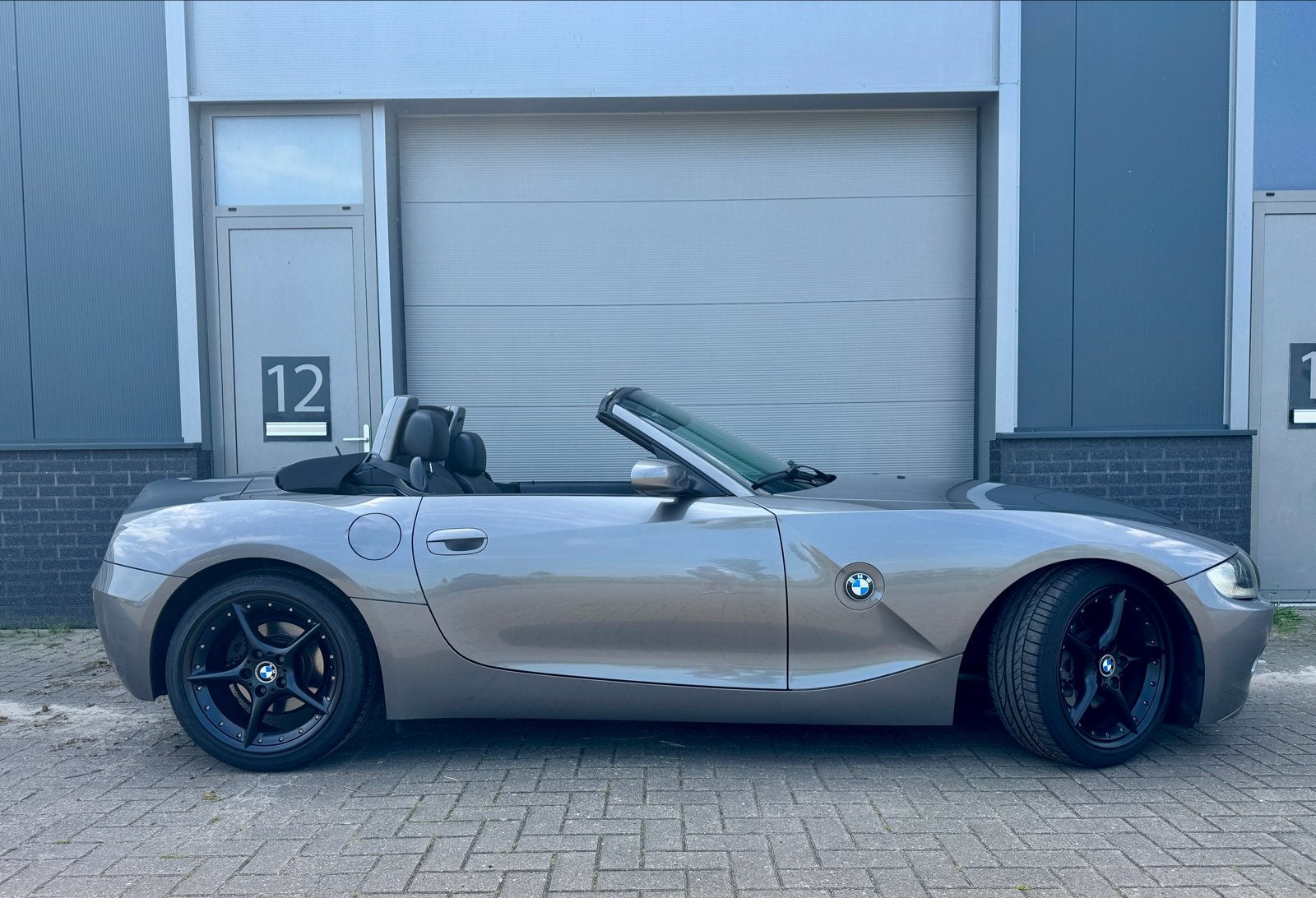 BMW Z4 3.0 I Roadster 2003 Grijs, Auto's, BMW, Achterwielaandrijving, Cabriolet, 75 €/maand, Handgeschakeld
