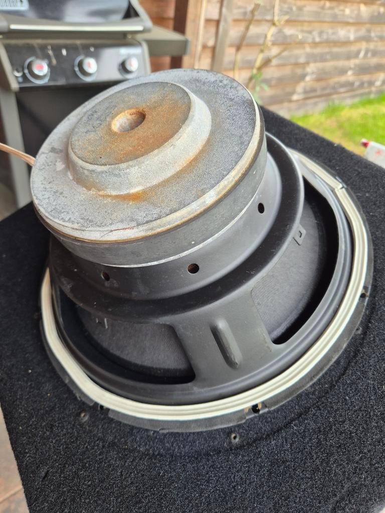 Hertz subwoofer met versterker LEZEN, Ophalen