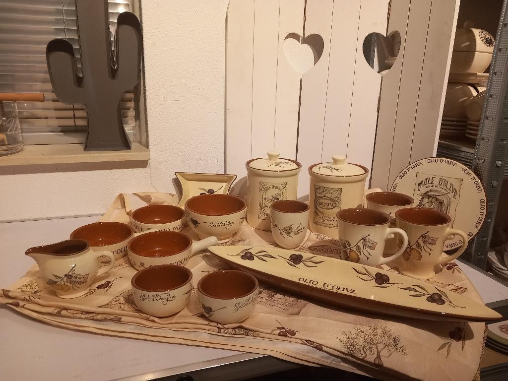 Jet servies Olio D"Olivio, Huis en Inrichting, Keuken | Servies, Keramiek, Overige typen, Ophalen of Verzenden, Zo goed als nieuw