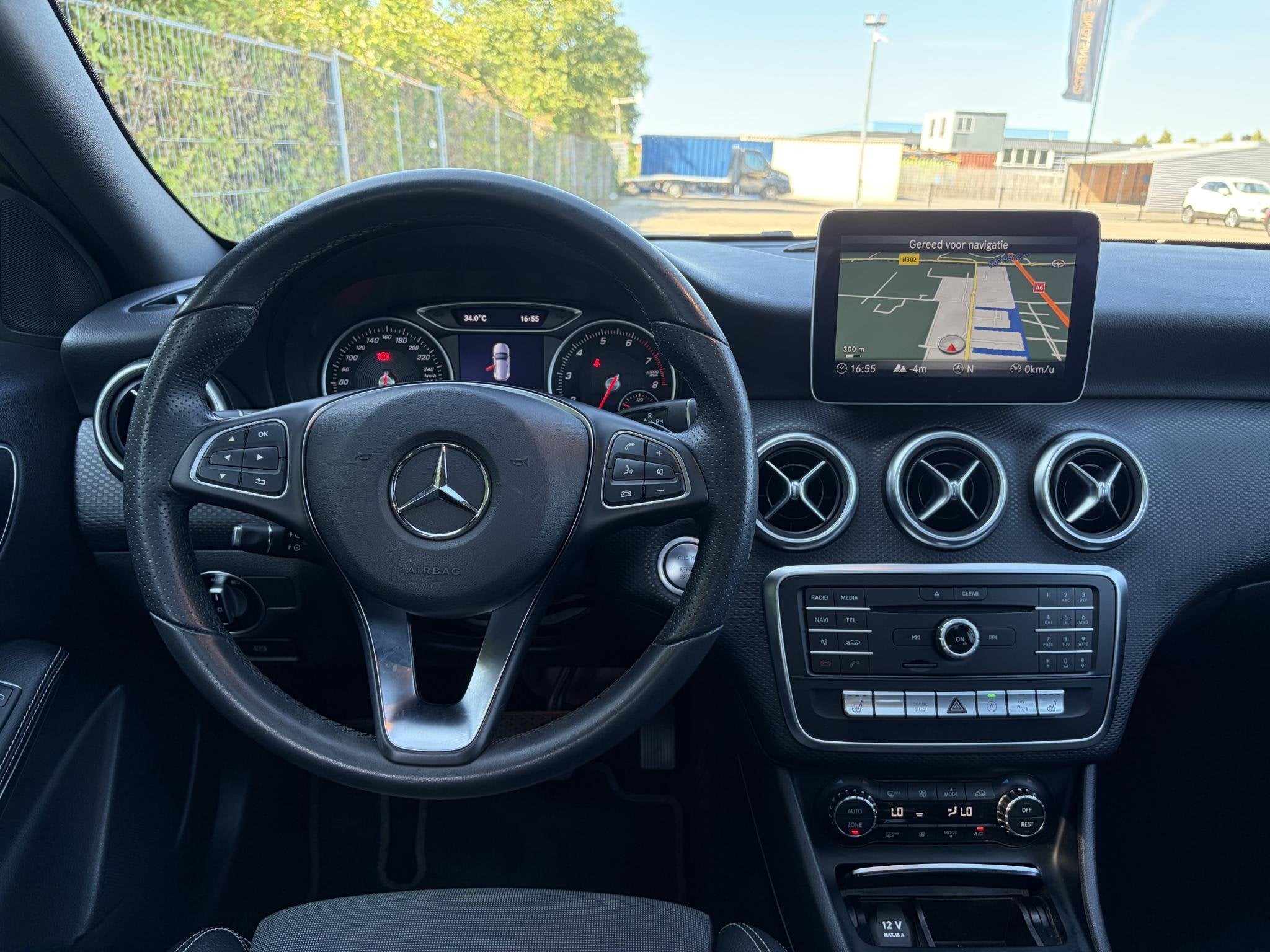 Mercedes-Benz A-klasse 160 Ambition Automaat l Dealer Onderh, Auto's, Gebruikt, 4 cilinders, Leder en Stof, 19 km/l