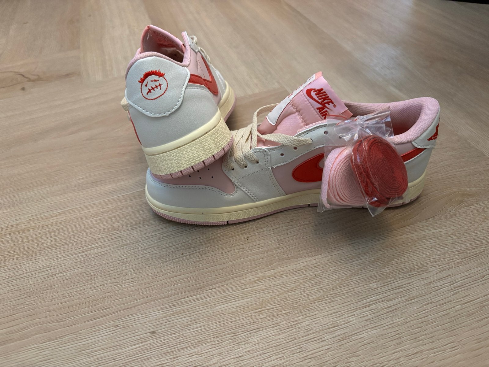 Nike Air Jordan 1 Low Travis Scott tropical pink, Kleding | Dames, Schoenen, Verzenden, Nieuw, Roze, Sneakers of Gympen