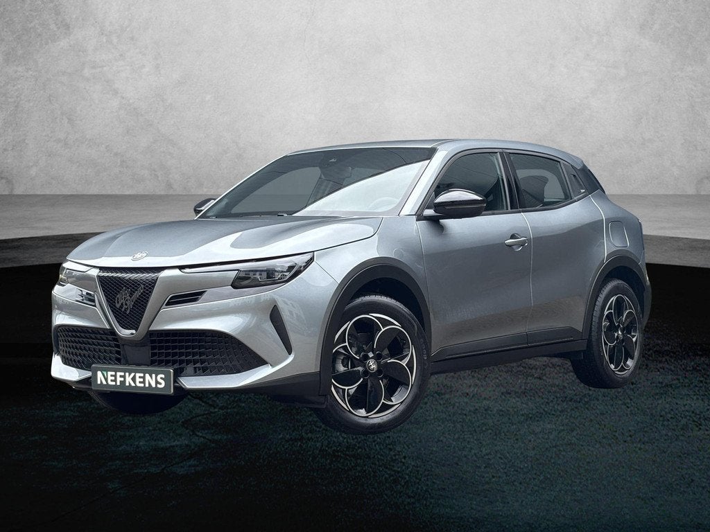 Alfa Romeo Junior Elettrica 54 kWh | AppleCarPlay/Android |, Auto's, Alfa Romeo, Automaat, Gebruikt, 156 pk, Parkeersensor
