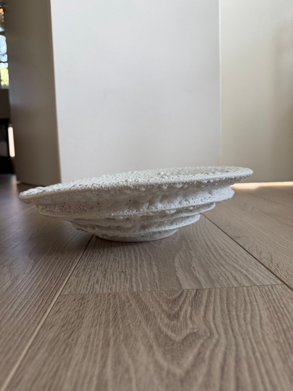 H&M Home schaal van steen/aardewerk, wit, handgemaakt, Huis en Inrichting, Woonaccessoires | Schalen en Manden, Ophalen, Schaal