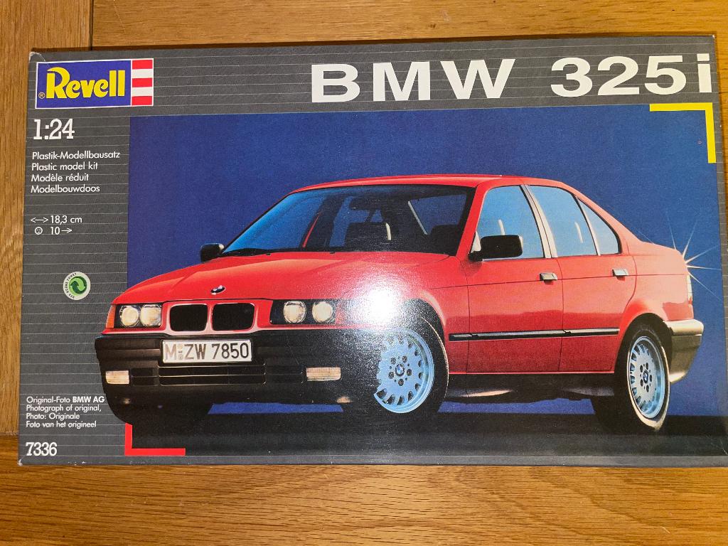 BMW 325i Revell 1:24 bouwpakket, Ophalen of Verzenden, Zo goed als nieuw, Auto, Revell