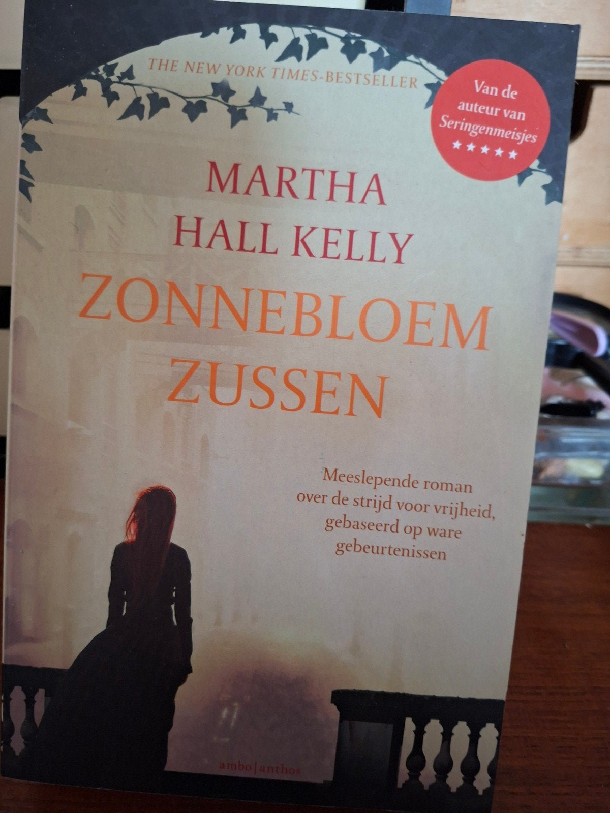 Martha Hall Kelly - Zonnebloemzussen, Martha Hall Kelly, Verzenden, Zo goed als nieuw, Amerika