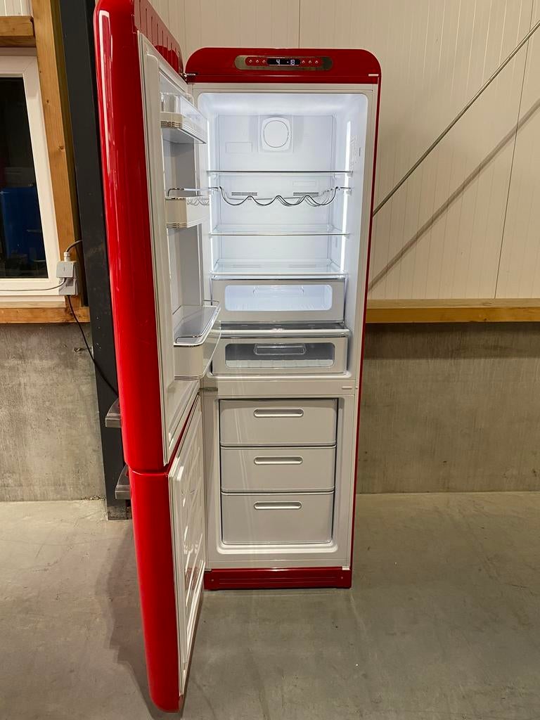 Smeg Koelkast met vriesvak - Rood, Bella, 200 liter of meer, 60 cm of meer, Met aparte vriezer