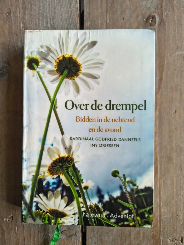 Over de drempel - Kardinaal Godfried Danneels, Iny Driessen, Boeken, Ophalen of Verzenden, Gelezen, Kardinaal Godfried Danneels, Iny Driessen