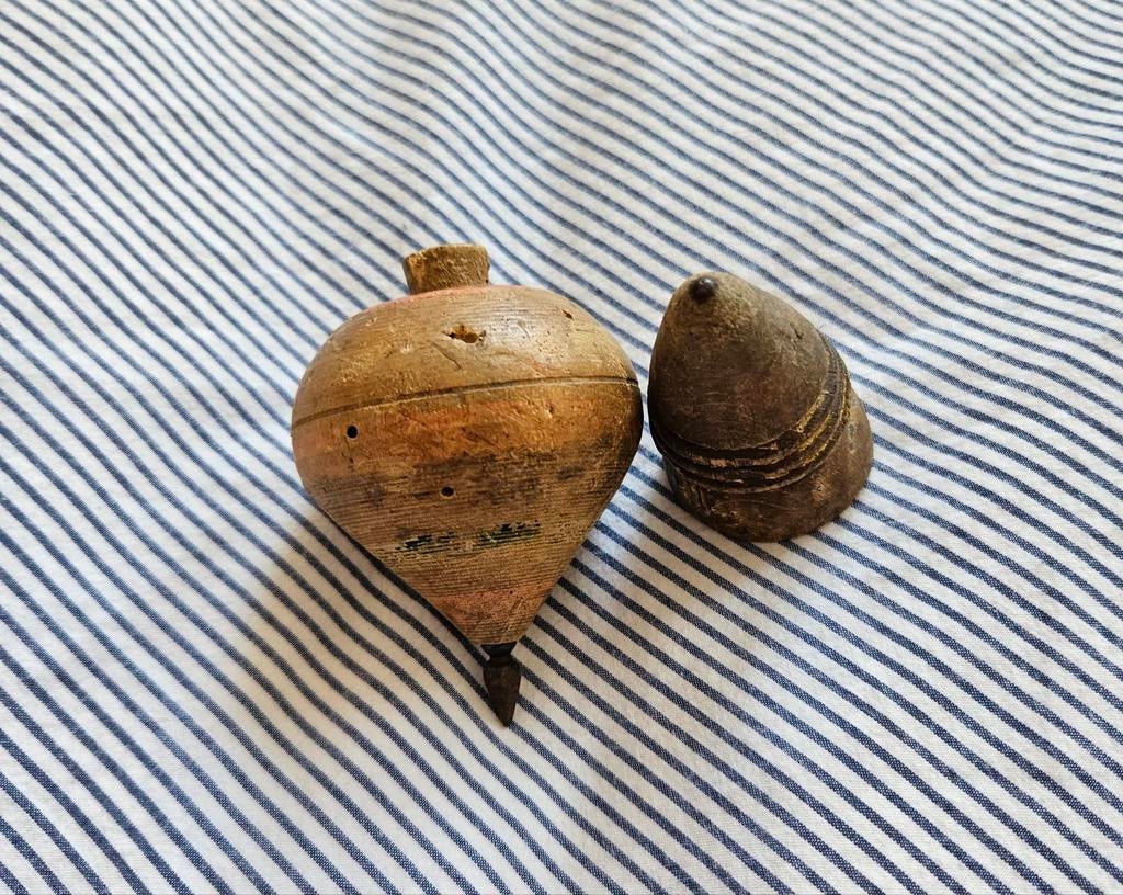 Antieke houten tollen - Set van 2, Antiek en Kunst, Antiek | Speelgoed, Verzenden