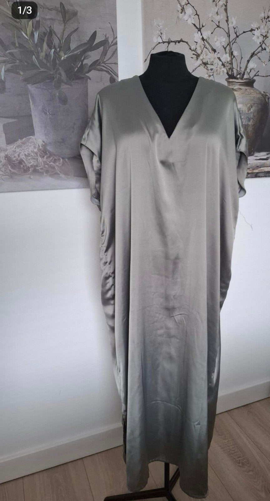 satijnen jurk, Ophalen, Zo goed als nieuw, Maat 46/48 (XL) of groter, Onder de knie