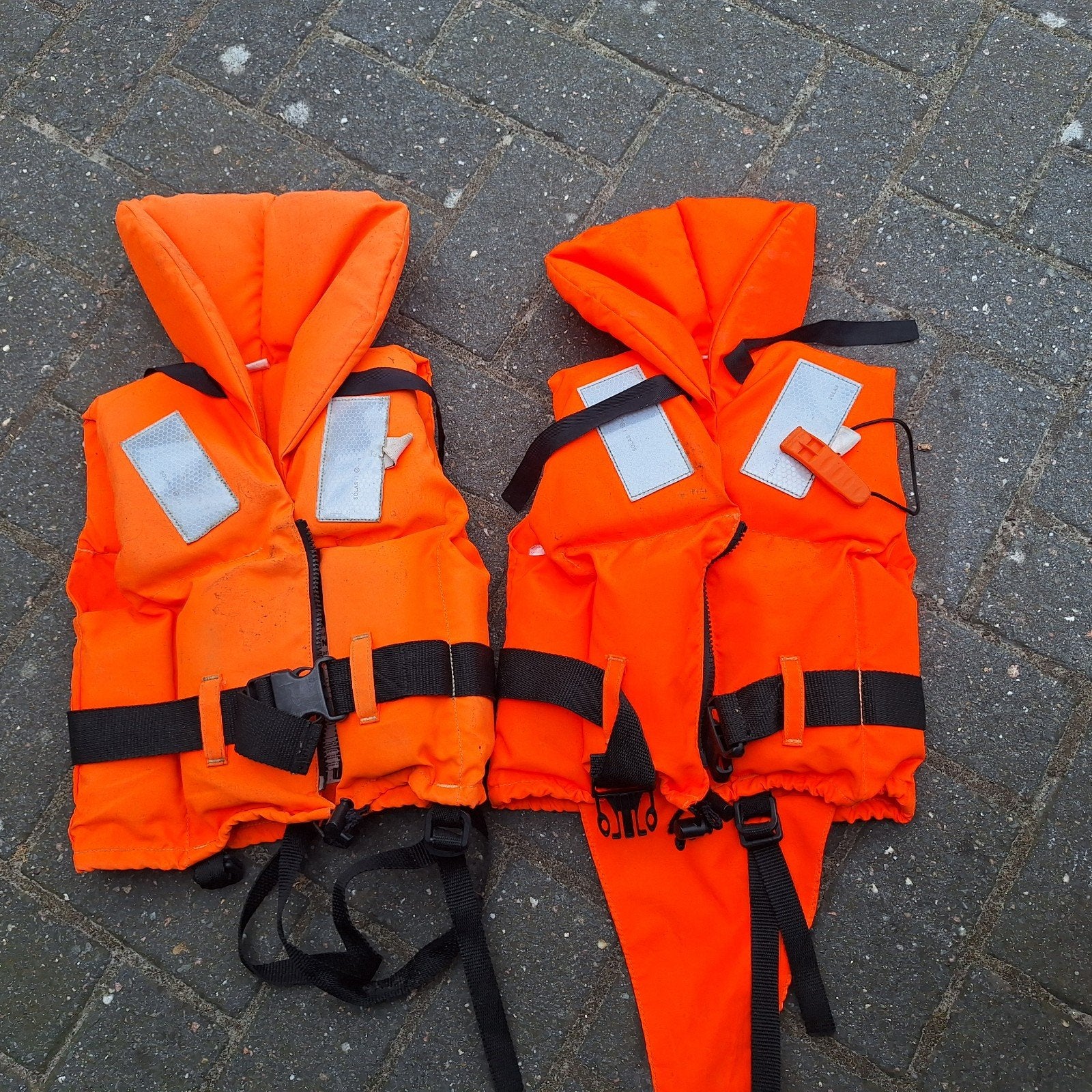 2 reddingsvesten 10-15 kg en 15-20 kg, Watersport en Boten, Watersportkleding, Ophalen, Gebruikt, Kind, Reddingsvest of Zwemvest