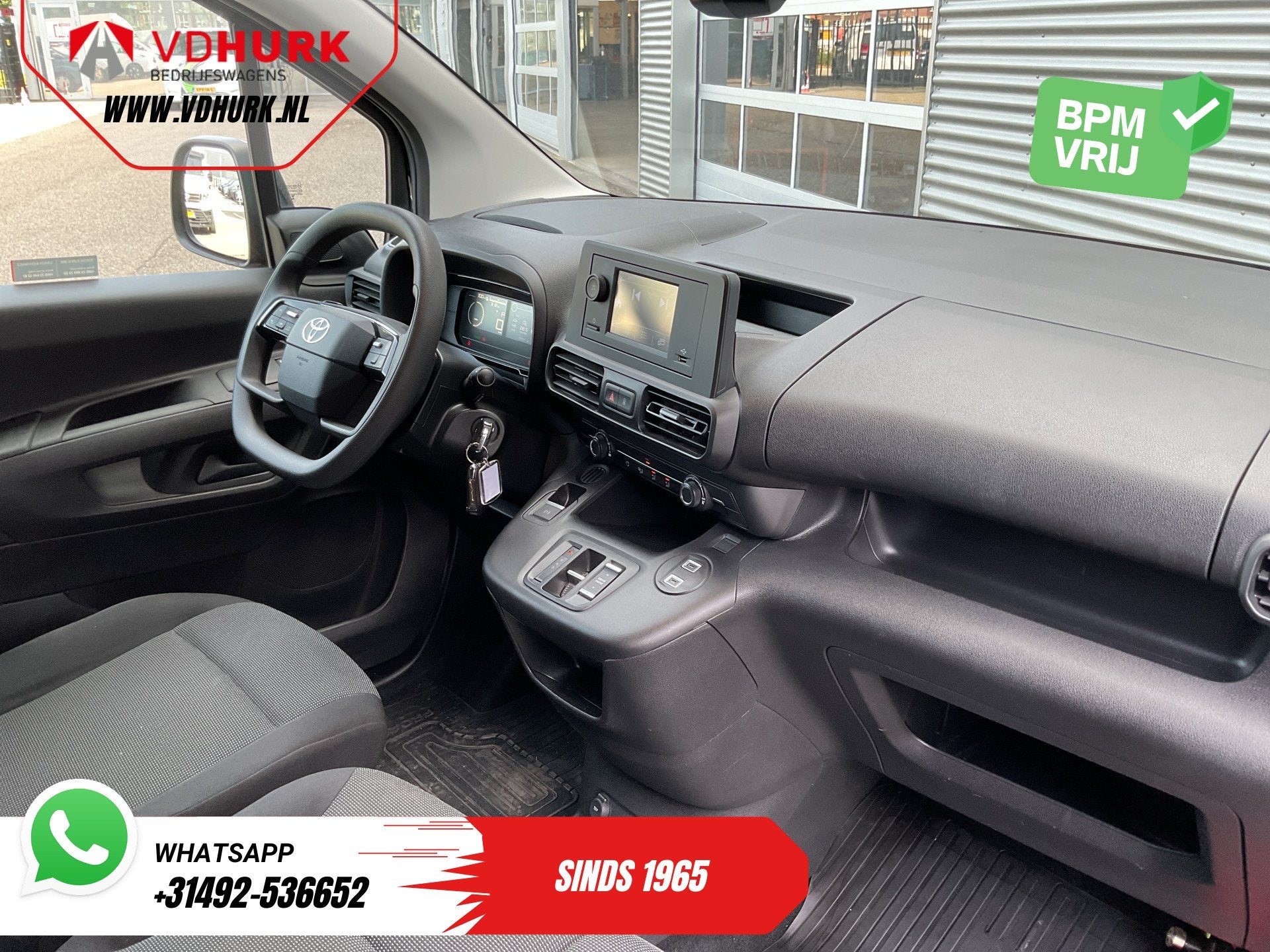 Toyota e-ProAce City 50 kWh 320 km WLTP L2 3Pers/ LED/ Stand, Auto's, 750 kg, Zwart, Origineel Nederlands, 320 km