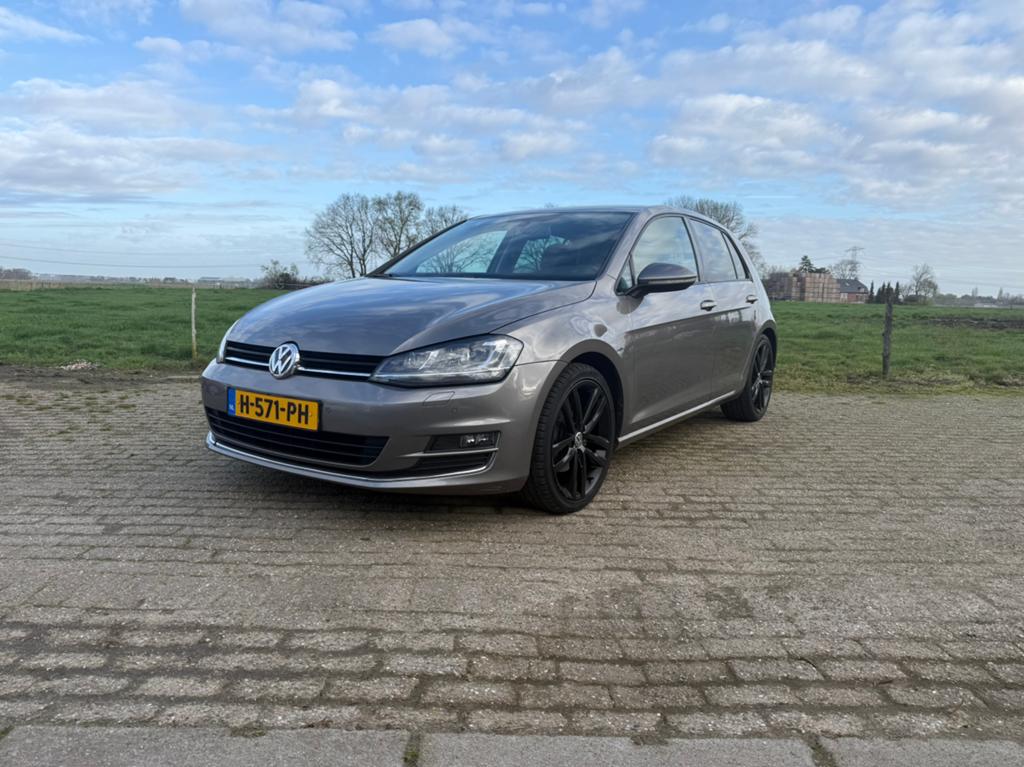 Volkswagen Golf 1.4 TSI 90KW DSG 2013 Grijs, 4 cilinders, Automatische klimaatregeling, Alcantara, 630 kg