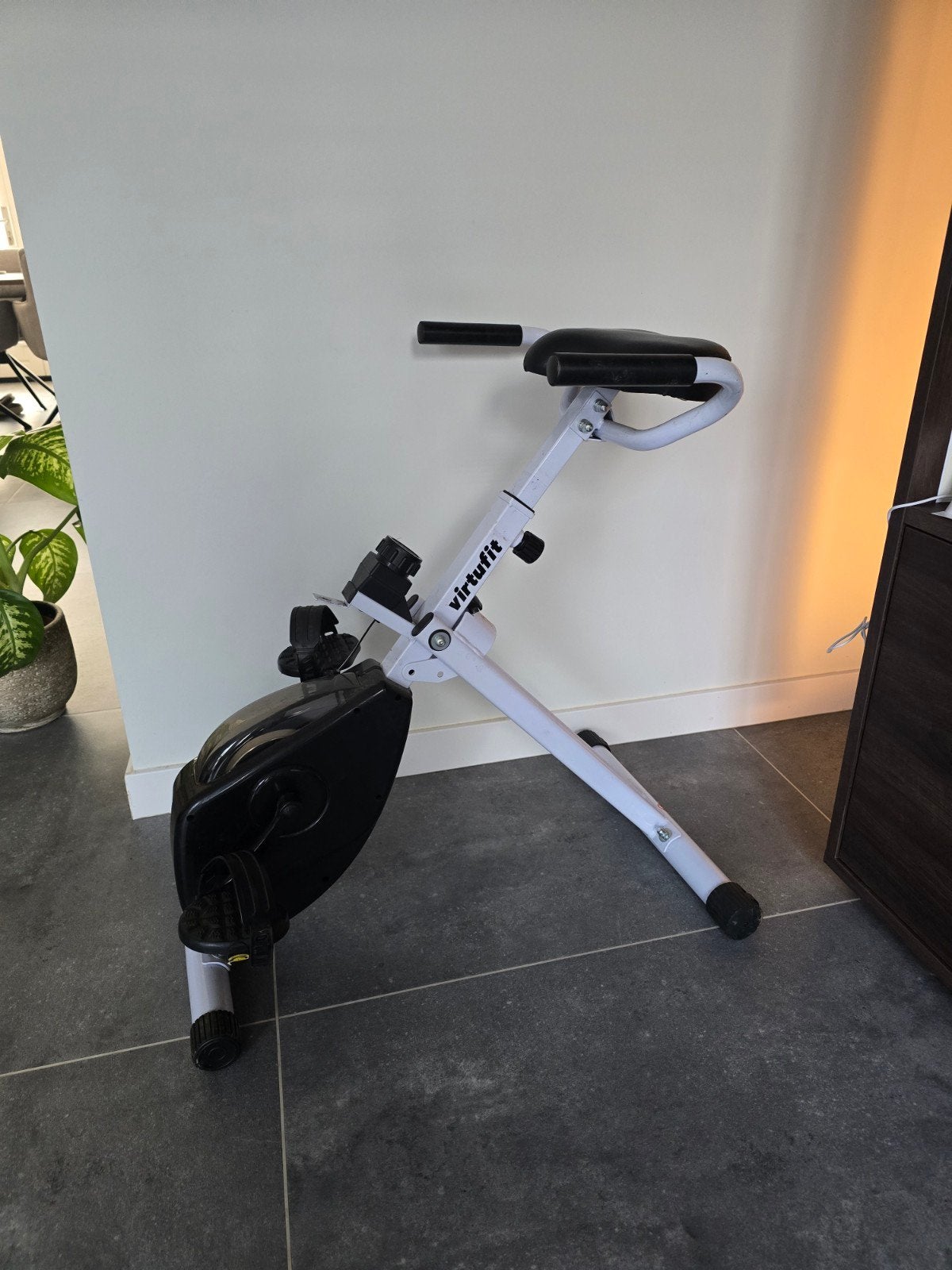 VirtuFit Hometrainer - Compact en Verstelbaar, Ophalen, Gebruikt, Metaal, Benen