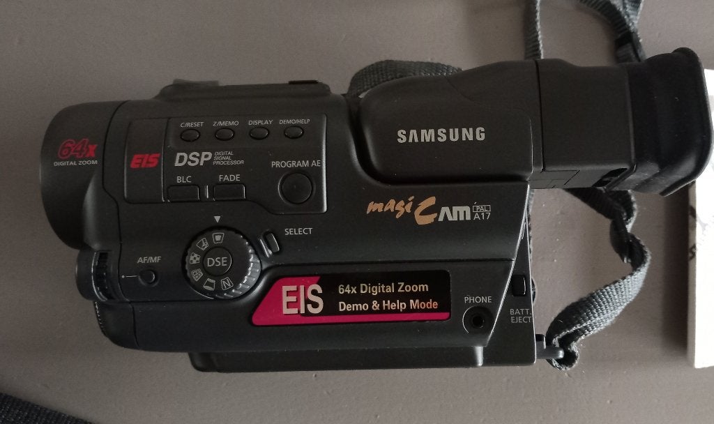 Te koop Samsung videocamera (type A17) Defect, Ophalen of Verzenden, 8mm