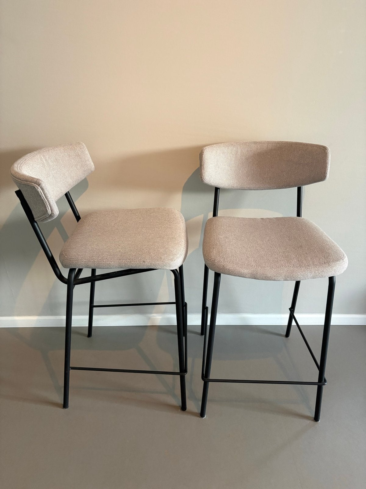 By-Boo Barstoelen taupe - perfect voor kookeiland, Ophalen, Met voetsteun, 60 tot 90 cm, Zo goed als nieuw