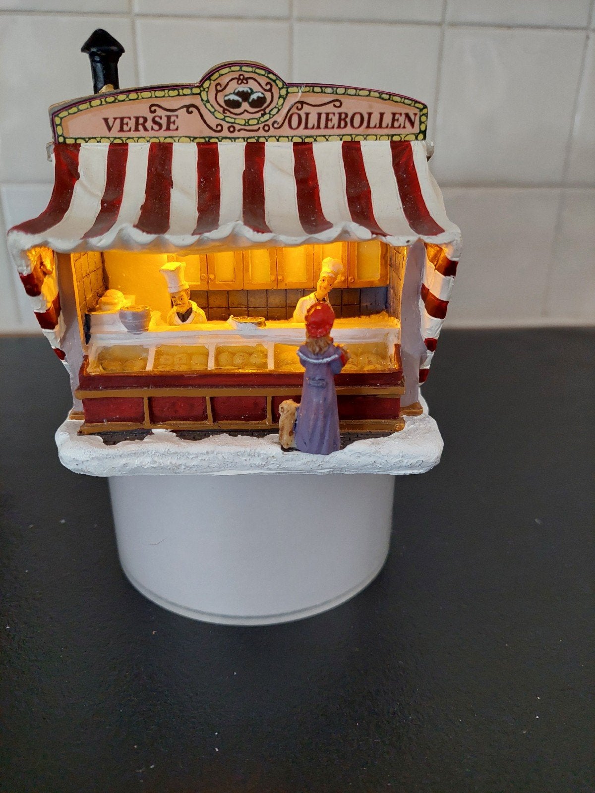 kerstdorp, oliebollenkraam met verlichting, Ophalen, Zo goed als nieuw