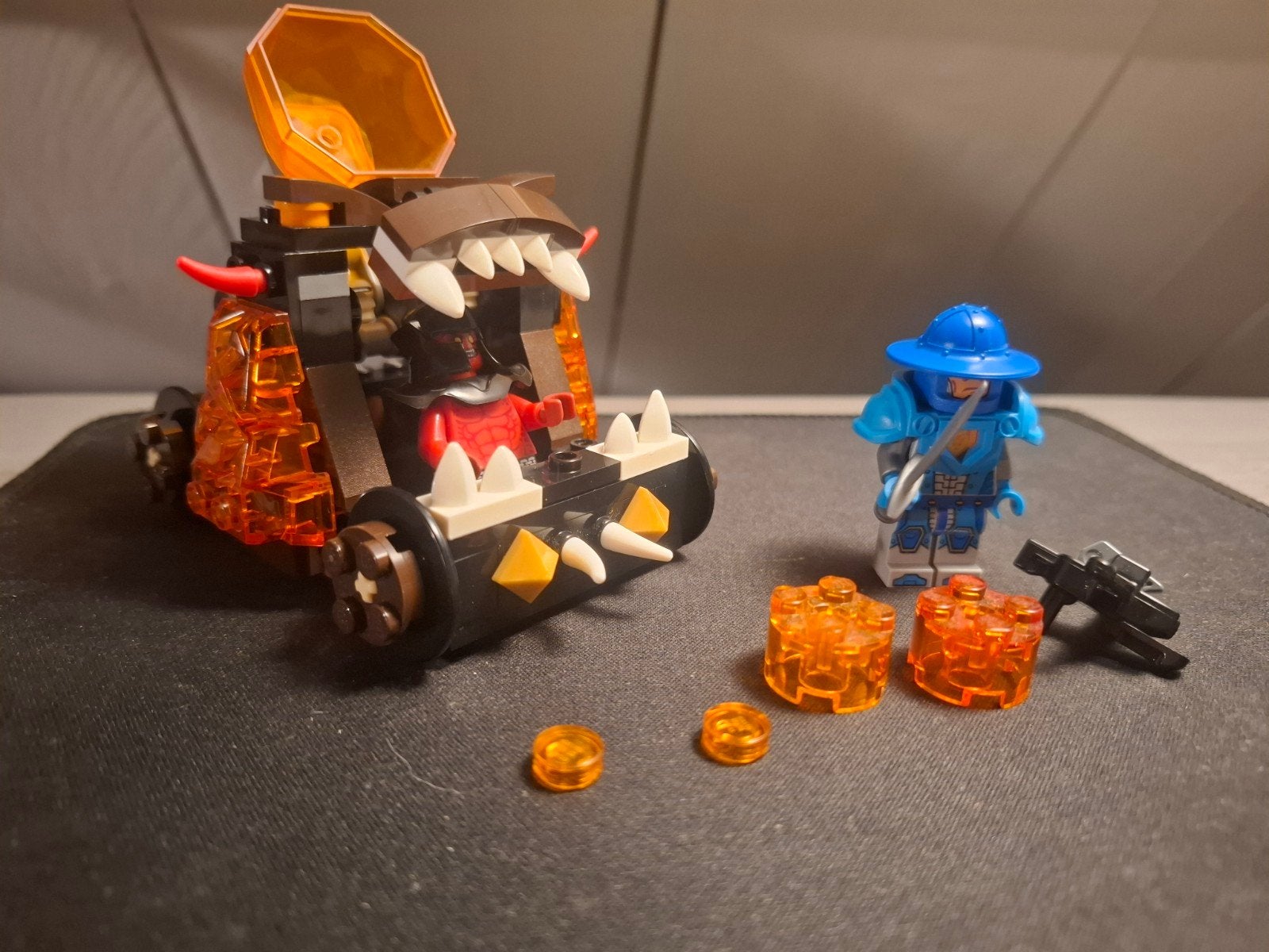 Lego 70311 nexo knights, Kinderen en Baby's, Ophalen of Verzenden, Zo goed als nieuw