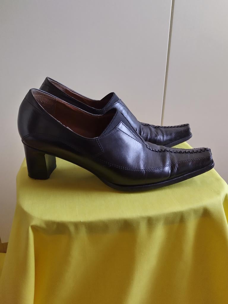 Te koop aangeboden: Mooie lederen damesschoenen zwart, Schoenen met lage hakken, Il Mastero , Zwart, Ophalen of Verzenden