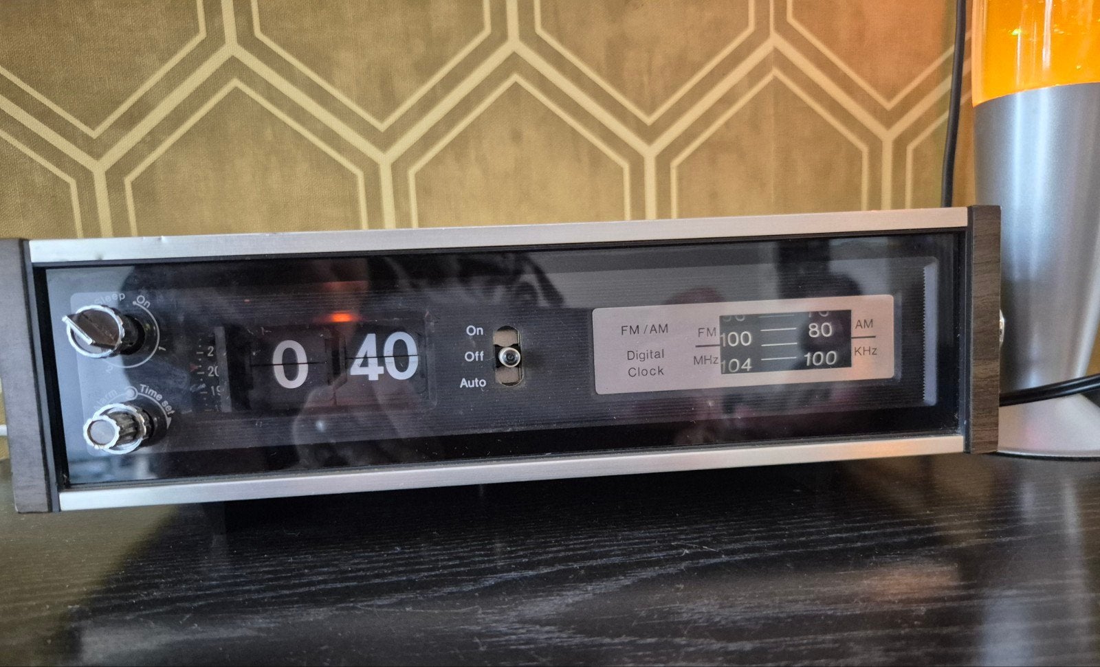 Realtone Model E-1 - AM-FM 24-uurs Digitale Wekker, Ophalen of Verzenden, Zo goed als nieuw, Radio