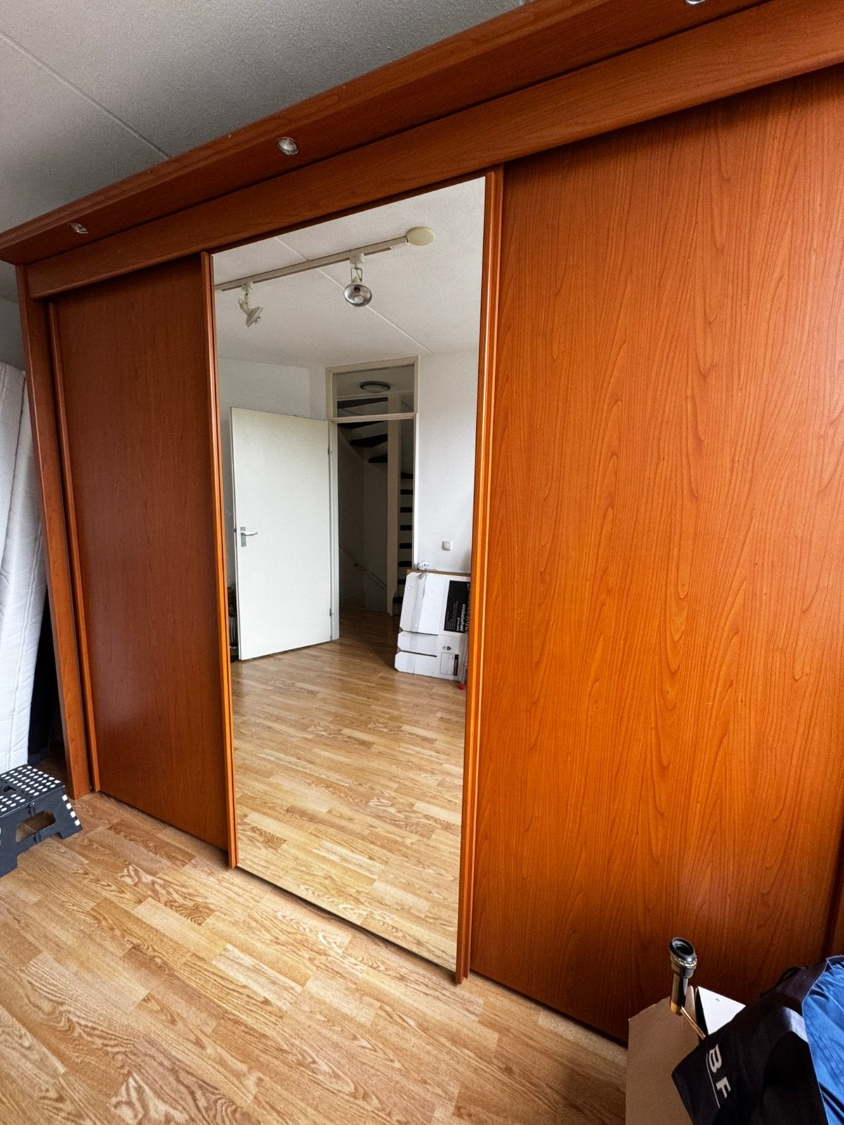 Linnen/kledingkast met schuifdeuren, Gebruikt, Met plank(en), Ophalen of Verzenden, 200 cm of meer
