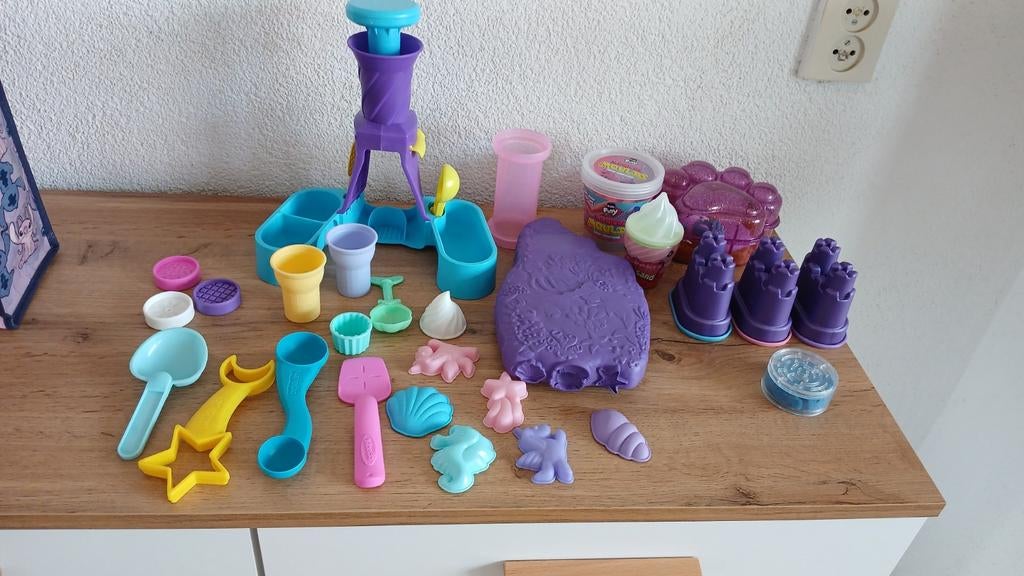 Kinetic Sand speelset compleet met zand en vormen, Kinderen en Baby's, Speelgoed | Educatief en Creatief, Ophalen, Gebruikt, Bouwen
