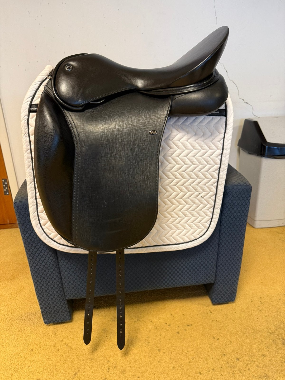 2x WOW Dressage Giant High Block Dressuurzadel 17 17,5 18”!, L (17.5 inch), Kniewrongen, Dressuur, Ophalen of Verzenden