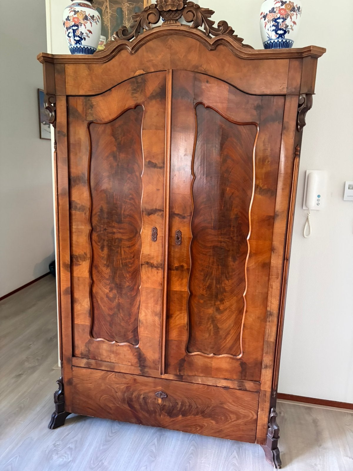 Antieke noten houten kast, Antiek en Kunst, Ophalen