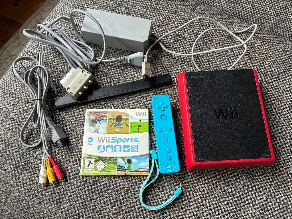 Wii Mini compleet + Wii Sports + Wii Mote afstandsbediening, Ophalen of Verzenden, Gebruikt, Met 1 controller, Met games