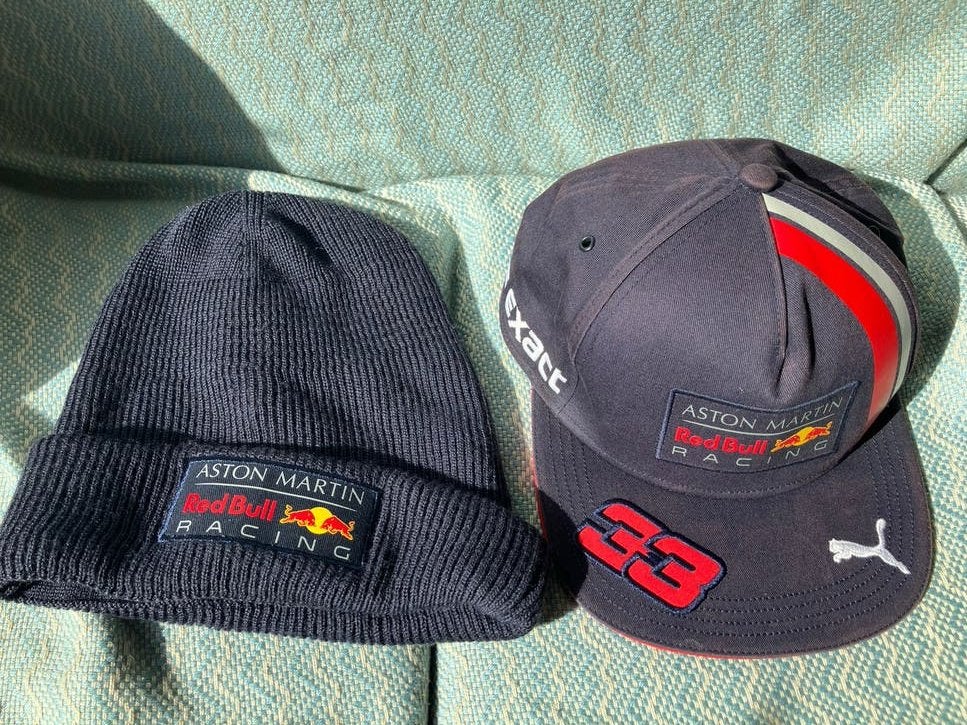 Puma Red Bull Racing Pet en Muts Set - Zo goed als nieuw, Kleding | Heren, Ophalen of Verzenden, Zo goed als nieuw, One size fits all