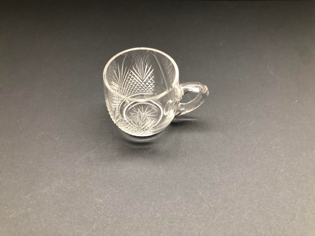 Antieke kristallen borrelglas met handvat, Antiek en Kunst, Ophalen of Verzenden
