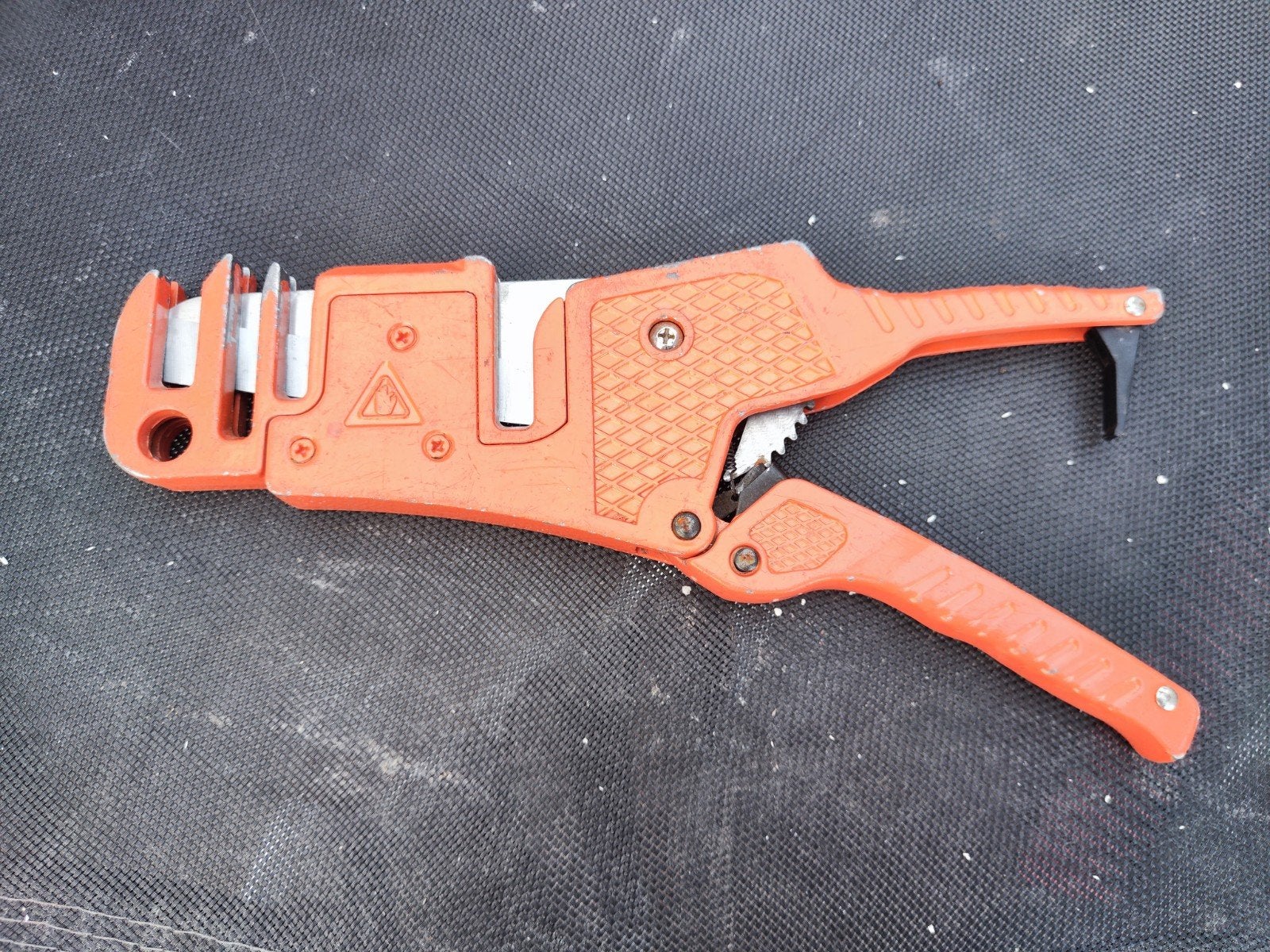 Kabelgoot knipper - Handig gereedschap voor installatie, Ophalen of Verzenden, Gebruikt, Snijgereedschap, Overige merken