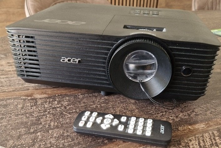 Acer Beamer DWX1842, Ophalen, LED, Zo goed als nieuw, Full HD (1080)