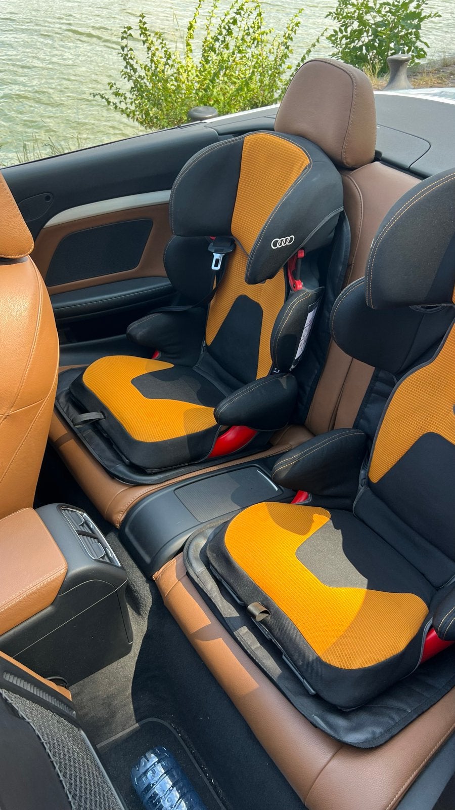 Originele Audi kinderzitjes - Zo goed als nieuw, Kinderen en Baby's, Autostoeltjes, Autogordel, 15 t/m 36 kg, Zijbescherming, Zo goed als nieuw