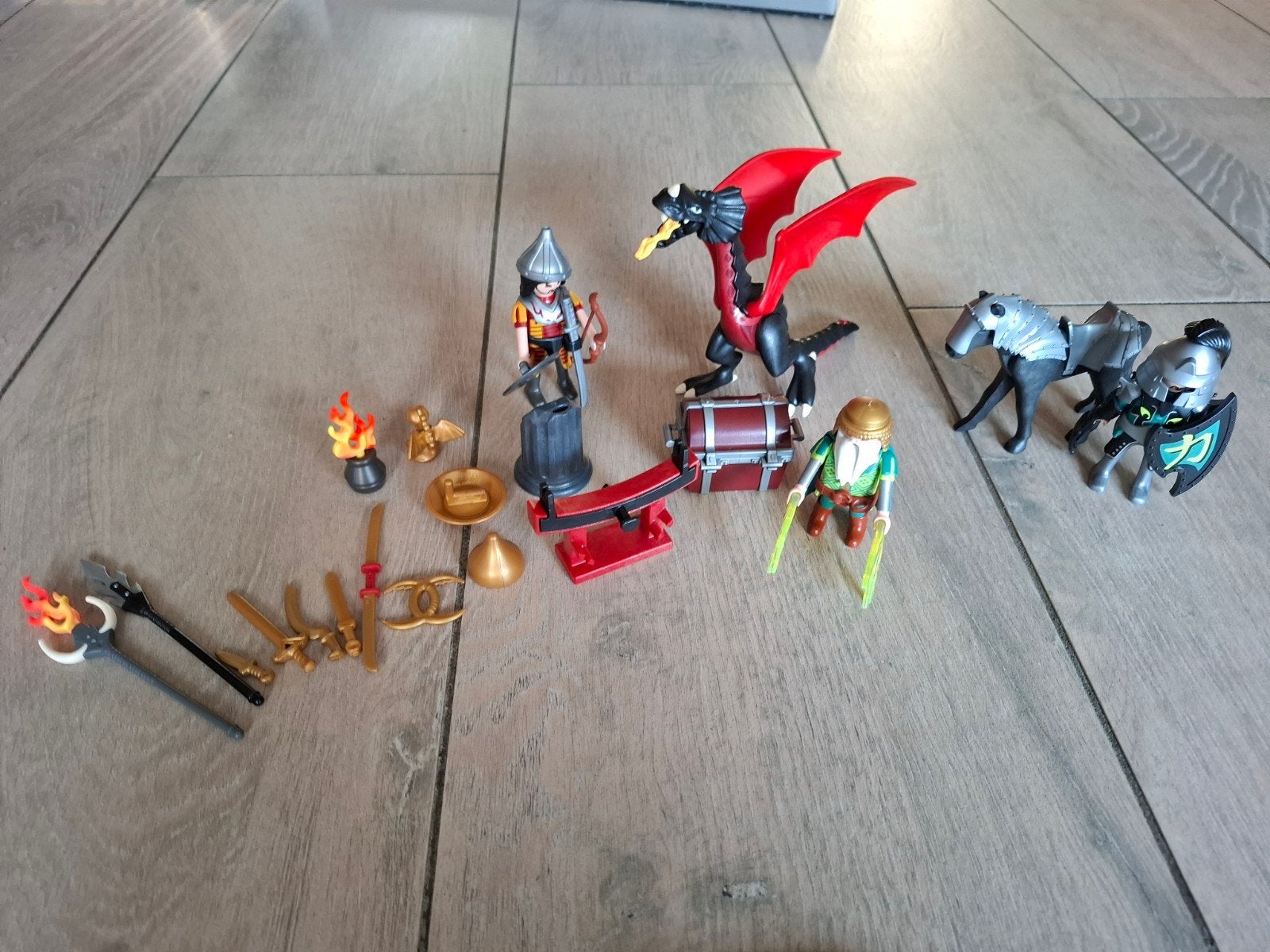 Playmobil 5483 Drakenburcht met accessoires, Ophalen of Verzenden, Gebruikt, Jongen of Meisje