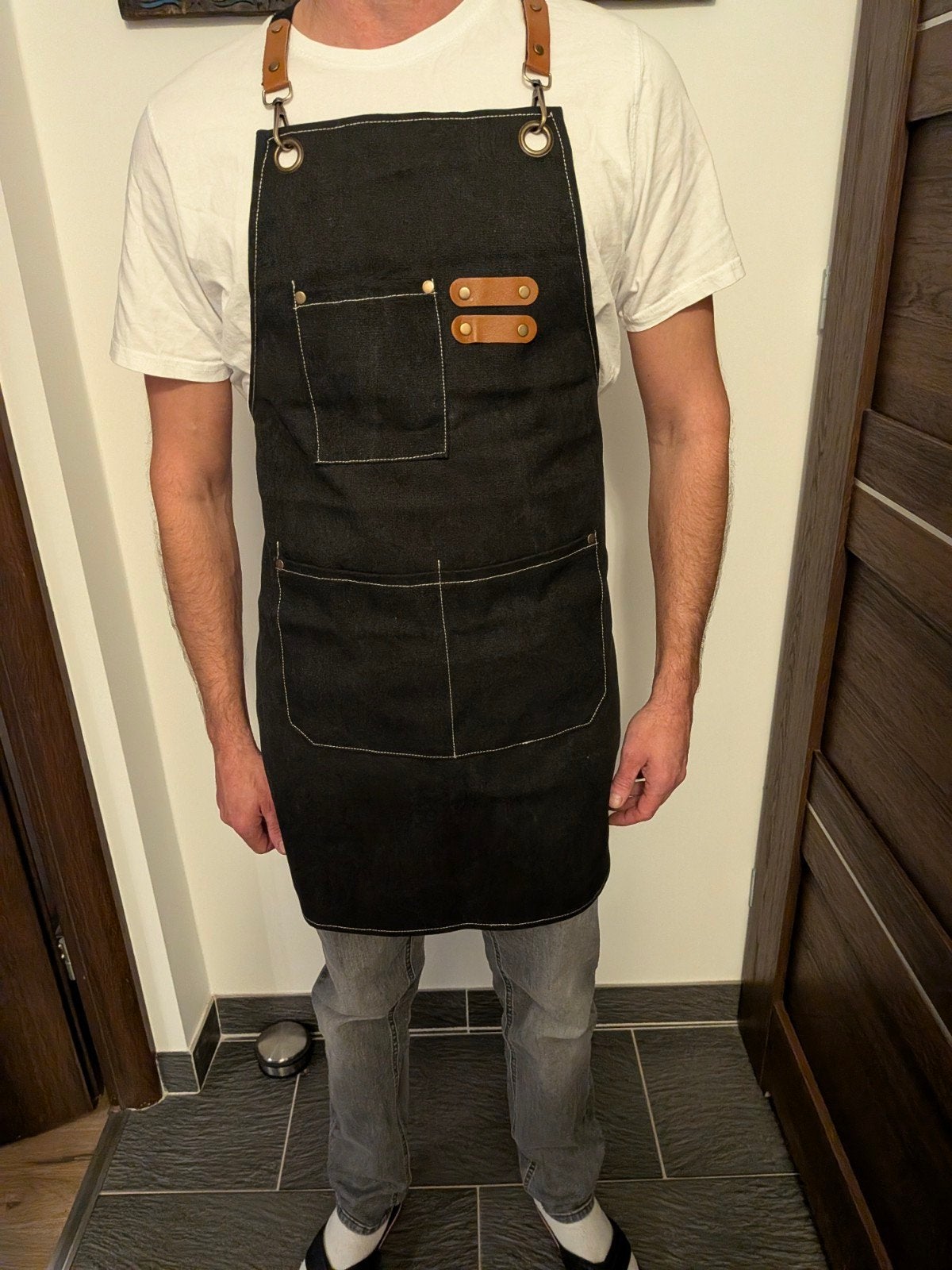 Stijlvol Zwart Denim Schort met Verstelbare Leren Banden, Overige typen, Nieuw, Ophalen of Verzenden, Zwart