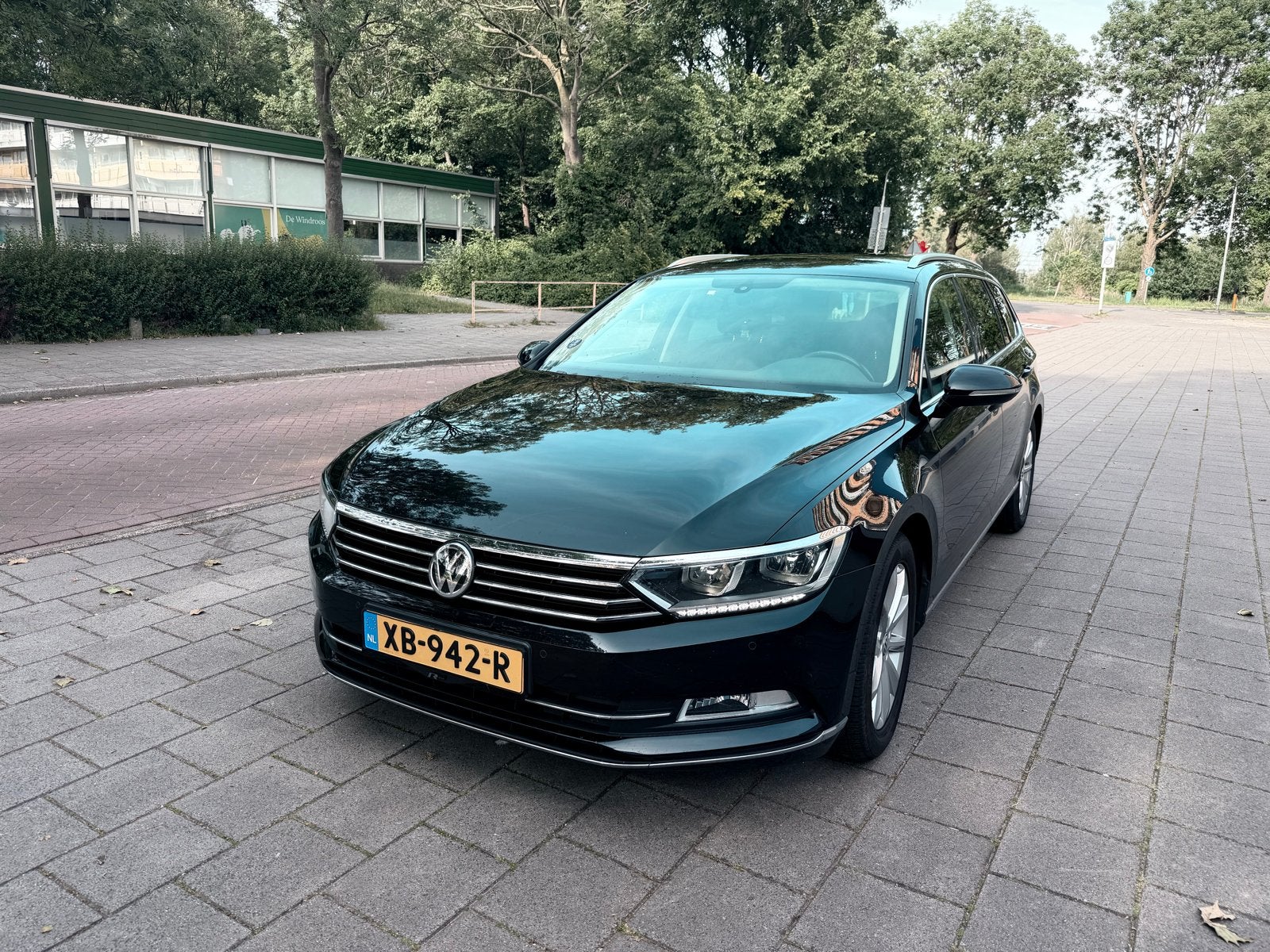Volkswagen Passat 1.4 TSI business R Variant DSG 2018 Zwart, Auto's, Volkswagen, Zwart, 4 cilinders, Leder en Stof, Zwart