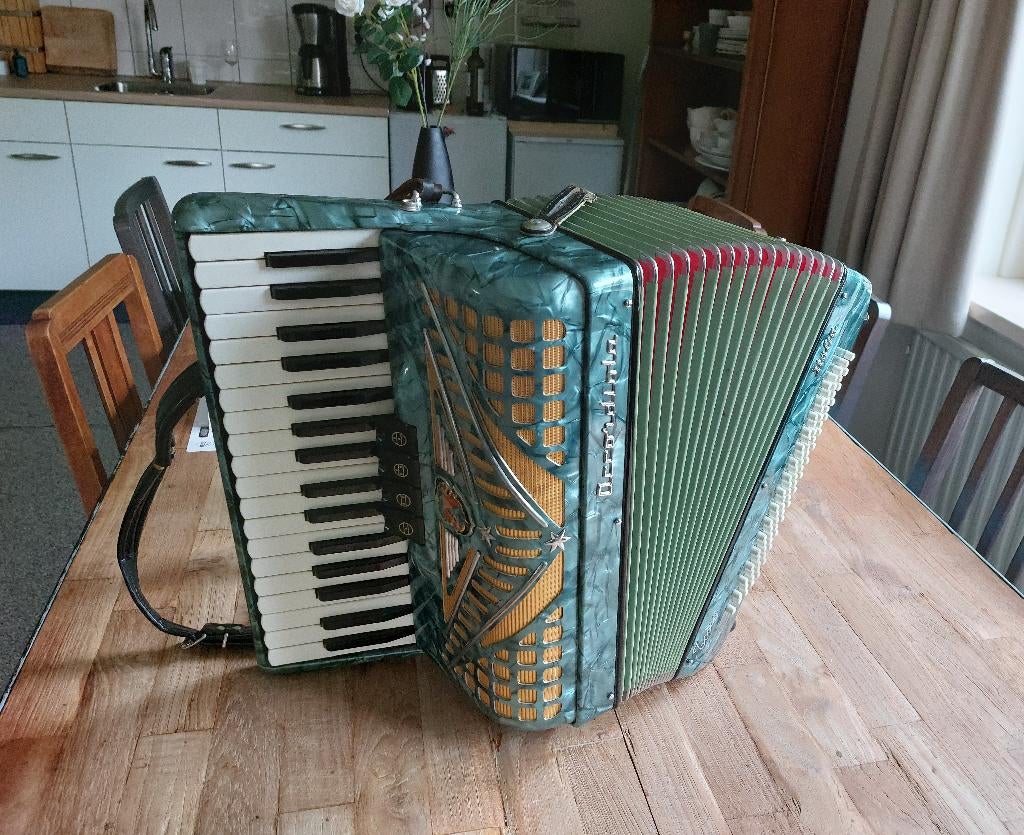 Accordeon te koop, Ophalen, Gebruikt, 80-bas, Accordiola